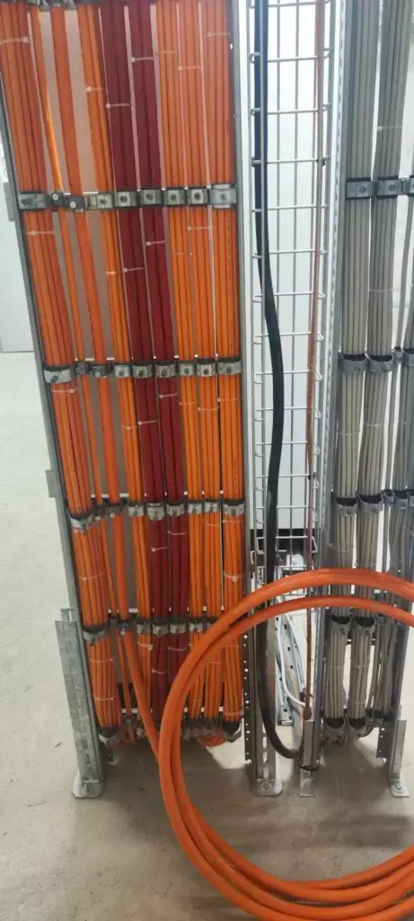 Vertical tray-mounted power and data cables in industrial environment
